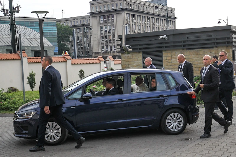 Papież Franciszek podróżuje Golfem Sportsvanem - 2.