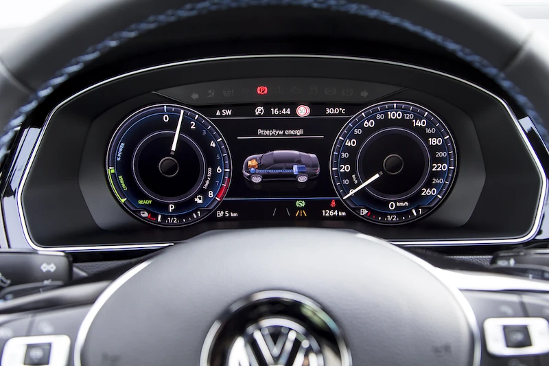 Passat GTE, technologia - 1.