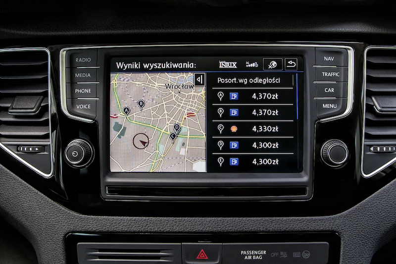 Volkswagen Car-Net - zaawansowany asystent kierowcy - 17.