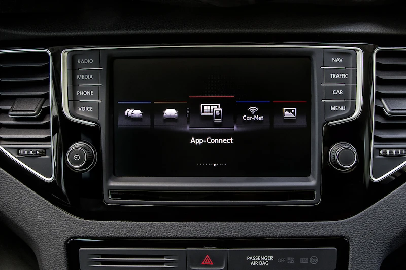 Volkswagen Car-Net - zaawansowany asystent kierowcy - 19.