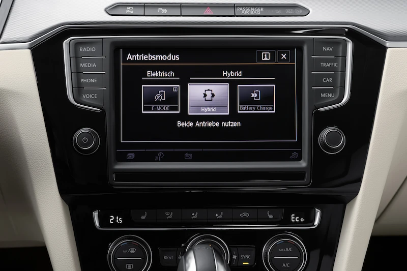 Volkswagen Car-Net - zaawansowany asystent kierowcy - 13.