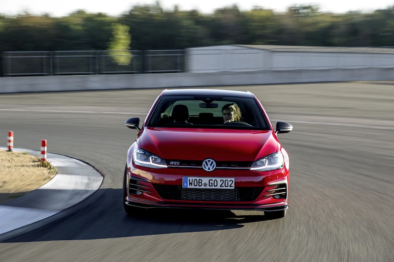 Golf z genami auta wyścigowego: Volkswagen rozpoczął sprzedaż Golfa GTI TCR - 3.