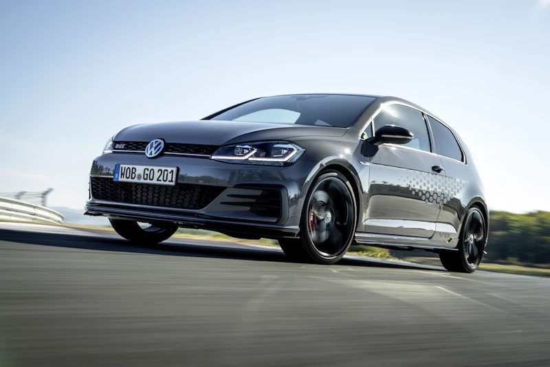 Golf z genami auta wyścigowego: Volkswagen rozpoczął sprzedaż Golfa GTI TCR - 89.