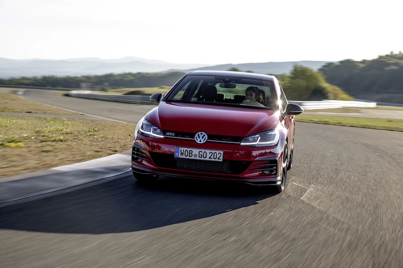Golf z genami auta wyścigowego: Volkswagen rozpoczął sprzedaż Golfa GTI TCR - 5.