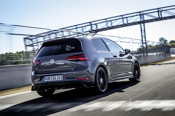 Golf z genami auta wyścigowego: Volkswagen rozpoczął sprzedaż Golfa GTI TCR