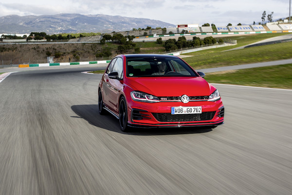 Golf z genami auta wyścigowego: Volkswagen rozpoczął sprzedaż Golfa GTI TCR