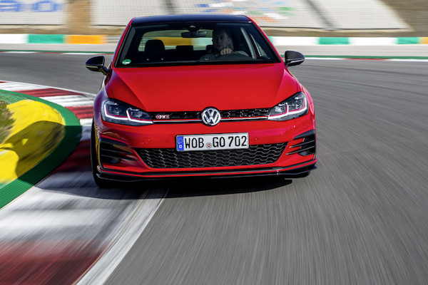 Golf z genami auta wyścigowego: Volkswagen rozpoczął sprzedaż Golfa GTI TCR