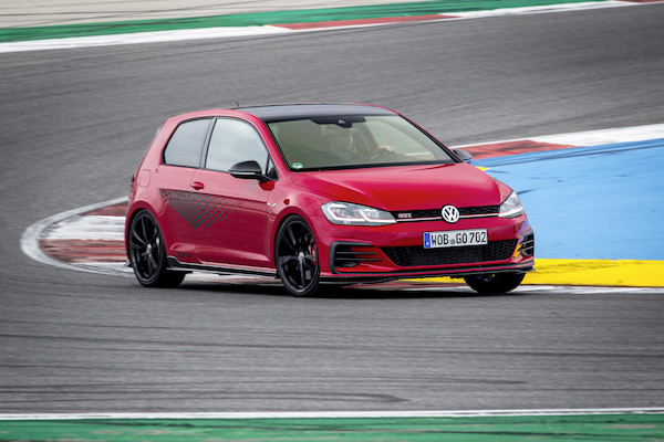 Golf z genami auta wyścigowego: Volkswagen rozpoczął sprzedaż Golfa GTI TCR