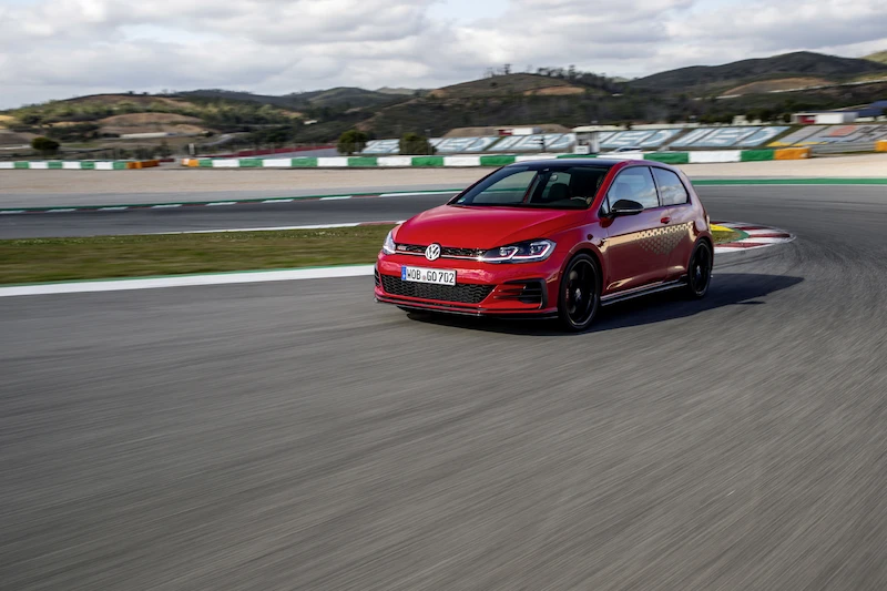 Golf z genami auta wyścigowego: Volkswagen rozpoczął sprzedaż Golfa GTI TCR - 28.