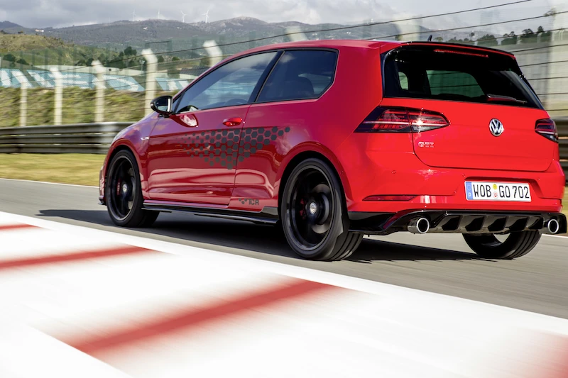Golf z genami auta wyścigowego: Volkswagen rozpoczął sprzedaż Golfa GTI TCR - 29.