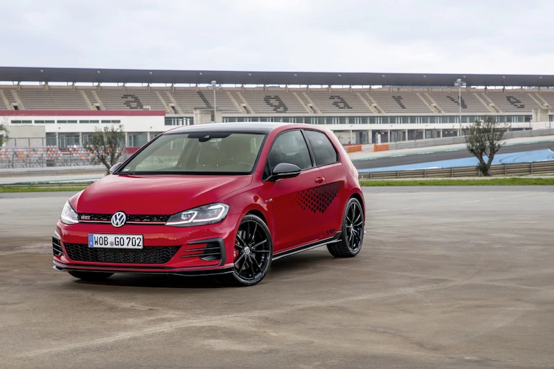 Golf z genami auta wyścigowego: Volkswagen rozpoczął sprzedaż Golfa GTI TCR - 30.
