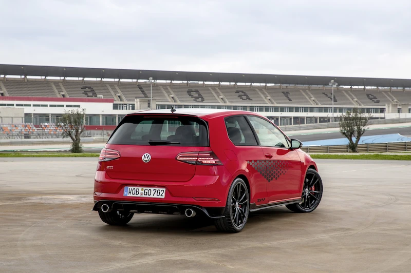 Golf z genami auta wyścigowego: Volkswagen rozpoczął sprzedaż Golfa GTI TCR - 31.