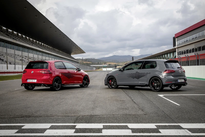Golf z genami auta wyścigowego: Volkswagen rozpoczął sprzedaż Golfa GTI TCR - 37.