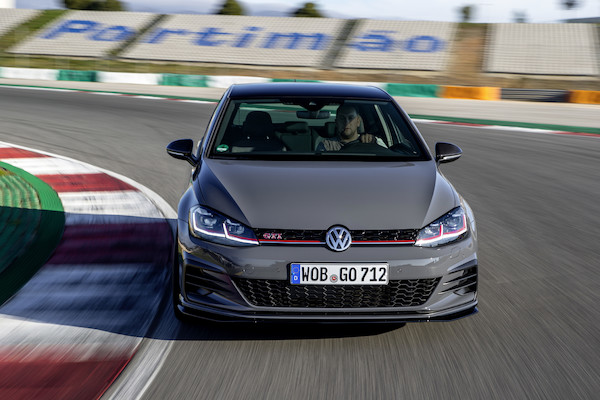 Golf z genami auta wyścigowego: Volkswagen rozpoczął sprzedaż Golfa GTI TCR