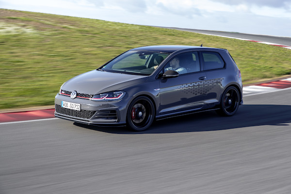 Golf z genami auta wyścigowego: Volkswagen rozpoczął sprzedaż Golfa GTI TCR