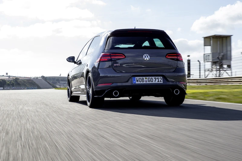 Golf z genami auta wyścigowego: Volkswagen rozpoczął sprzedaż Golfa GTI TCR - 98.