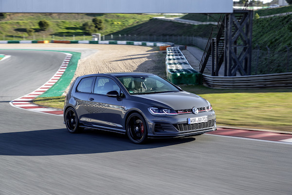 Golf z genami auta wyścigowego: Volkswagen rozpoczął sprzedaż Golfa GTI TCR