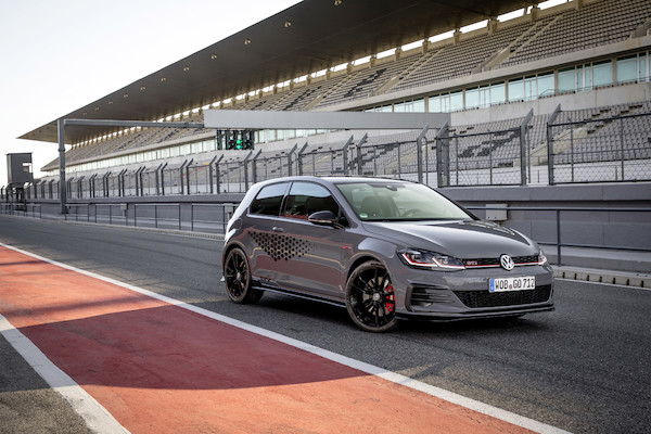 Golf z genami auta wyścigowego: Volkswagen rozpoczął sprzedaż Golfa GTI TCR