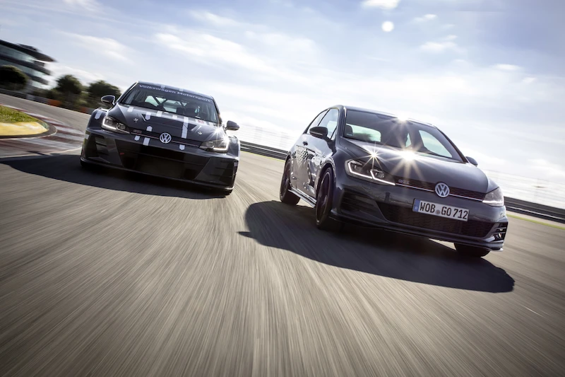 Golf z genami auta wyścigowego: Volkswagen rozpoczął sprzedaż Golfa GTI TCR - 53.