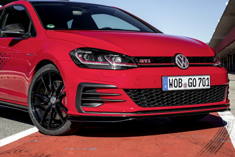 Golf z genami auta wyścigowego: Volkswagen rozpoczął sprzedaż Golfa GTI TCR - 56.