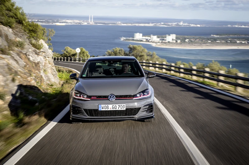 Golf z genami auta wyścigowego: Volkswagen rozpoczął sprzedaż Golfa GTI TCR - 71.