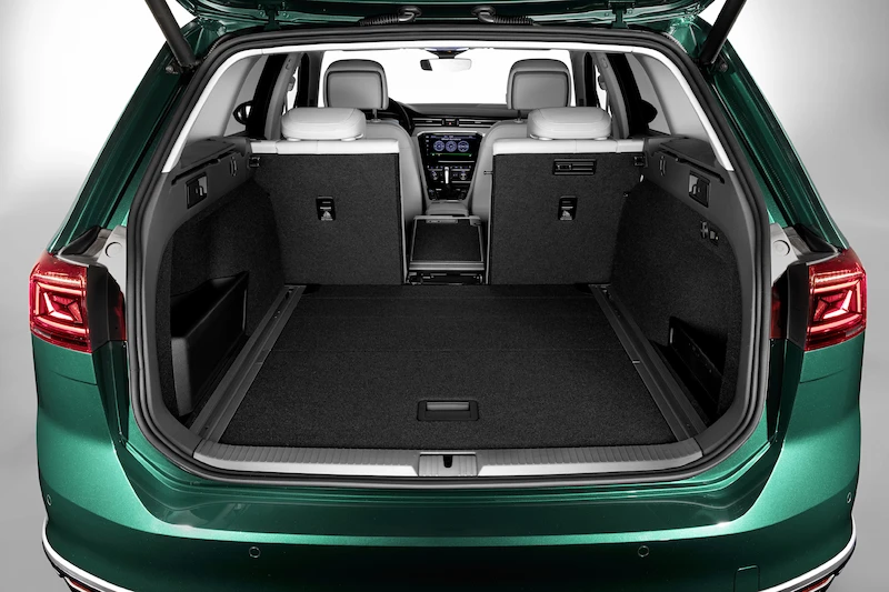 Premiera podczas Salonu Genewskiego: Nowy Passat* jako pierwszy Volkswagen będzie mógł poruszać się częściowo automatycznie przy wyższych prędkościach - 13.