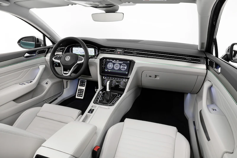Premiera podczas Salonu Genewskiego: Nowy Passat* jako pierwszy Volkswagen będzie mógł poruszać się częściowo automatycznie przy wyższych prędkościach - 25.