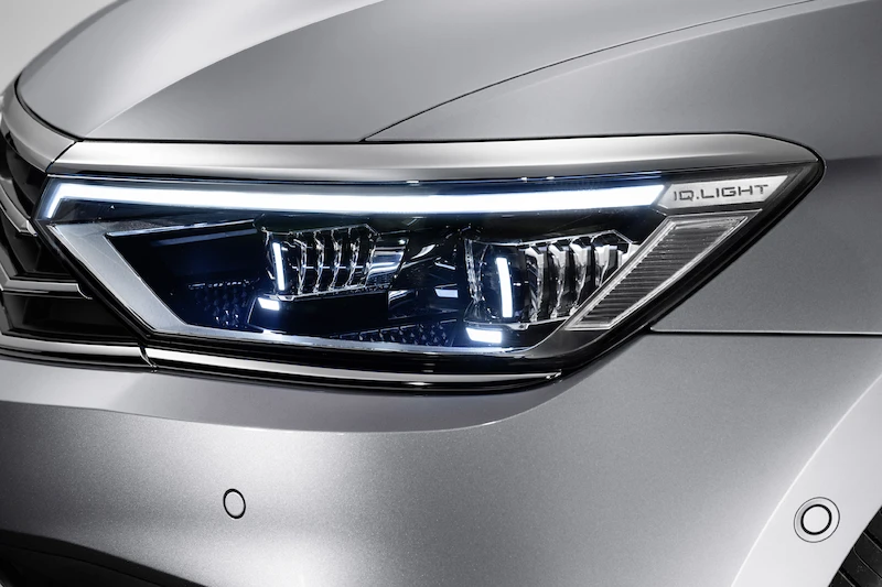 Premiera podczas Salonu Genewskiego: Nowy Passat* jako pierwszy Volkswagen będzie mógł poruszać się częściowo automatycznie przy wyższych prędkościach - 72.