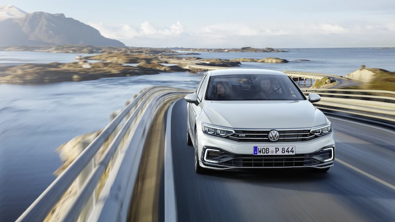 Premiera podczas Salonu Genewskiego: Nowy Passat* jako pierwszy Volkswagen będzie mógł poruszać się częściowo automatycznie przy wyższych prędkościach - 64.