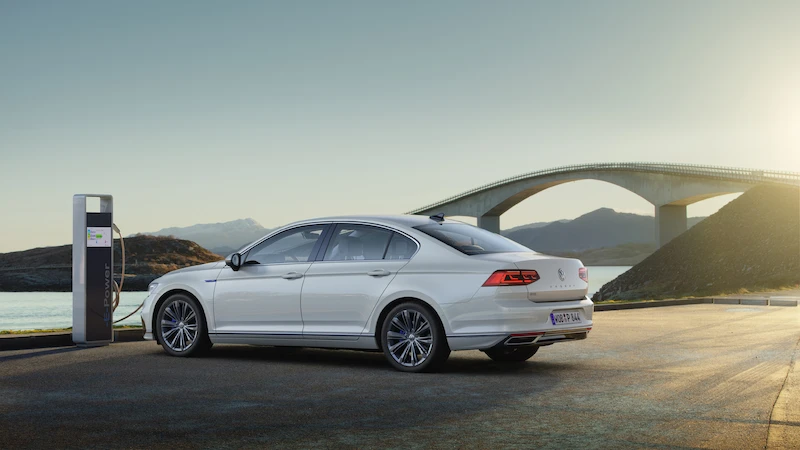 Premiera podczas Salonu Genewskiego: Nowy Passat* jako pierwszy Volkswagen będzie mógł poruszać się częściowo automatycznie przy wyższych prędkościach - 39.