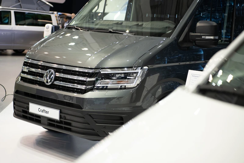 Caddy Beach, California Beach, Grand California i Amarok z namiotem dachowym – modele marki Volkswagen Samochody Użytkowe idealne do realizacji pasji - 1.