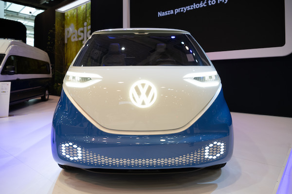 Pełna gama elektrycznych samochodów dostawczych Volkswagen wyznacza kierunek nowoczesnej logistyki miejskiej
