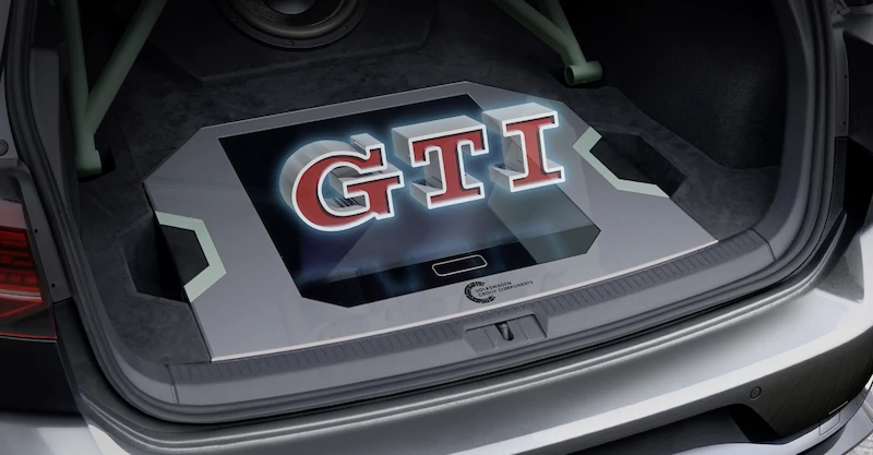 Światowa premiera:  Światło i przestrzeń – hologram w Golfie GTI - 2.