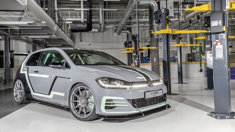Światowa premiera:  Światło i przestrzeń – hologram w Golfie GTI - 7.