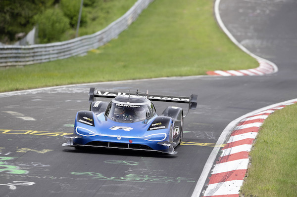 Volkswagen ID.R ustanawia nowy rekord Północnej Pętli toru Nürburgring dla aut elektrycznych