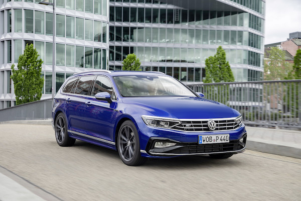 Passat zawsze online - bestsellerowy Volkswagen z usługami We Connect