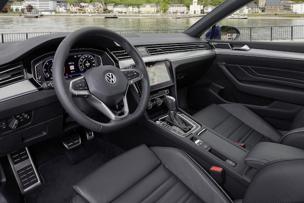 Passat zawsze online - bestsellerowy Volkswagen z usługami We Connect