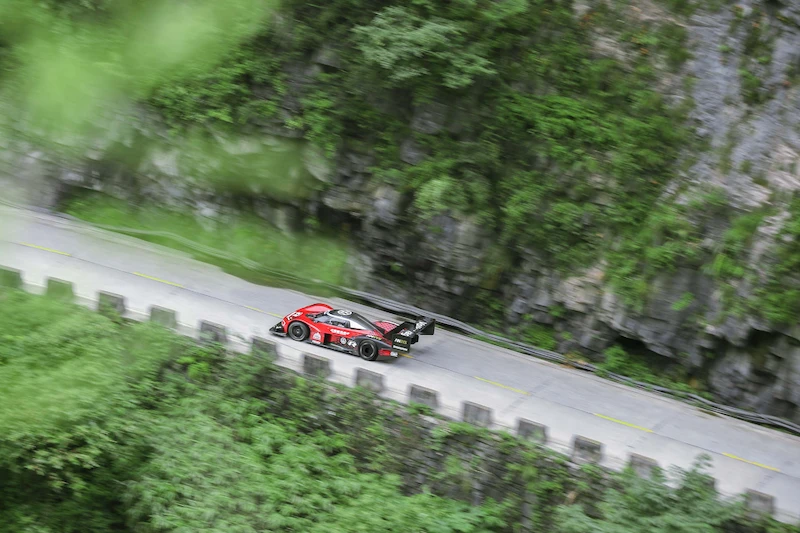 W 7 minut i 38,585 sekund do chińskiej „Bramy do Nieba”: Volkswagen ID.R ustanawia pierwszy rekord wjazdu na górę Tianmen - 5.