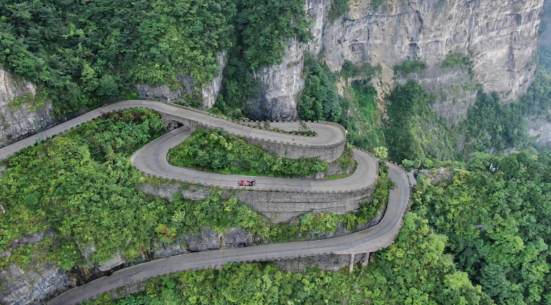 W 7 minut i 38,585 sekund do chińskiej „Bramy do Nieba”: Volkswagen ID.R ustanawia pierwszy rekord wjazdu na górę Tianmen - 6.