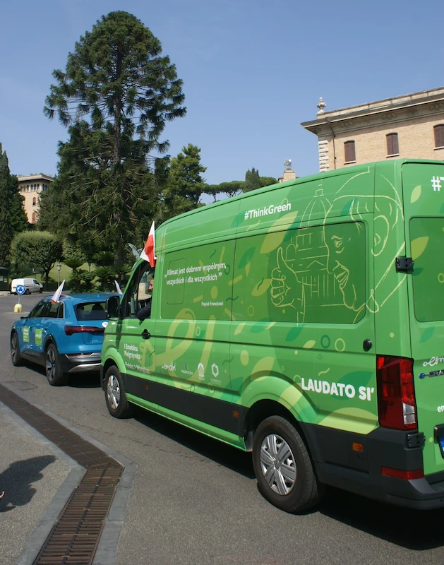 Volkswagen e-Crafter oraz Audi e-tron uczestniczyły w „Pierwszej Emobilnej Pielgrzymce Polska-Watykan” - 2.