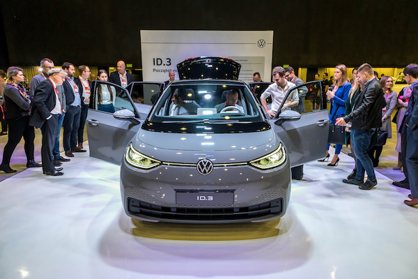 „Grupa Volkswagen od 2016 roku wdraża najbardziej kompleksową inicjatywę elektryfikacji w globalnym przemyśle motoryzacyjnym”