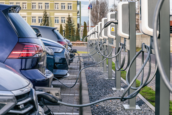 36 punktów ładowania samochodów elektrycznych na terenie Volkswagen Group Polska