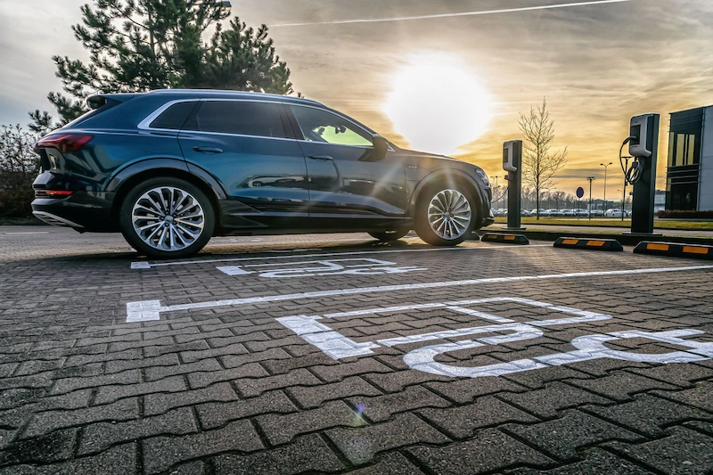36 punktów ładowania samochodów elektrycznych na terenie Volkswagen Group Polska - 3.
