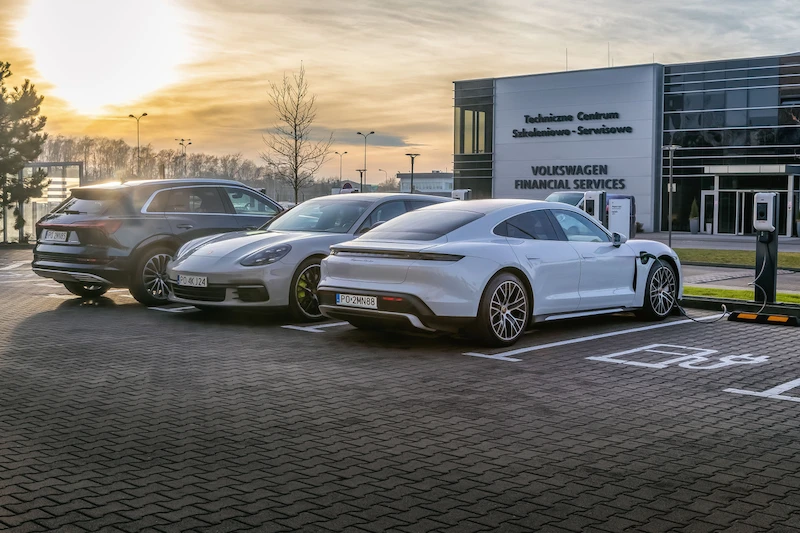 36 punktów ładowania samochodów elektrycznych na terenie Volkswagen Group Polska - 10.