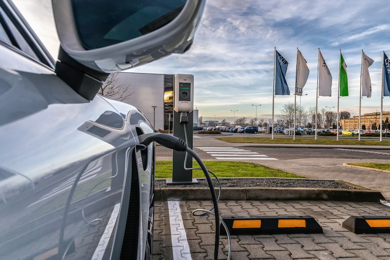 36 punktów ładowania samochodów elektrycznych na terenie Volkswagen Group Polska - 6.