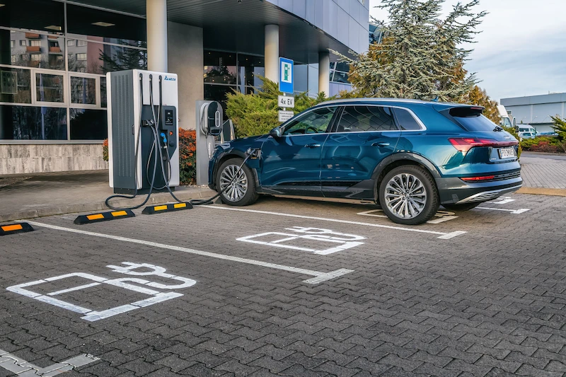 36 punktów ładowania samochodów elektrycznych na terenie Volkswagen Group Polska - 9.