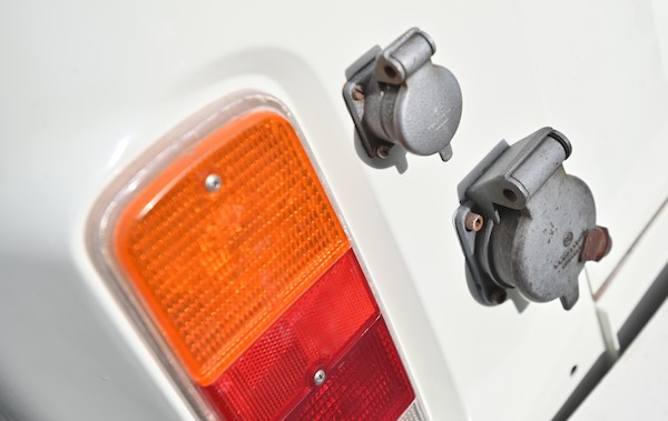 Powrót do przyszłości: Volkswagen Samochody Dostawcze, na wystawie Techno Classica prezentuje pioniera mobilności elektrycznej