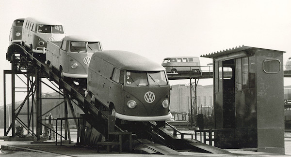 Wprowadzony na rynek w marcu, dokładnie 70 lat temu: Volkswagen „Bulli” najdłużej na świecie produkowanym samochodem dostawczym