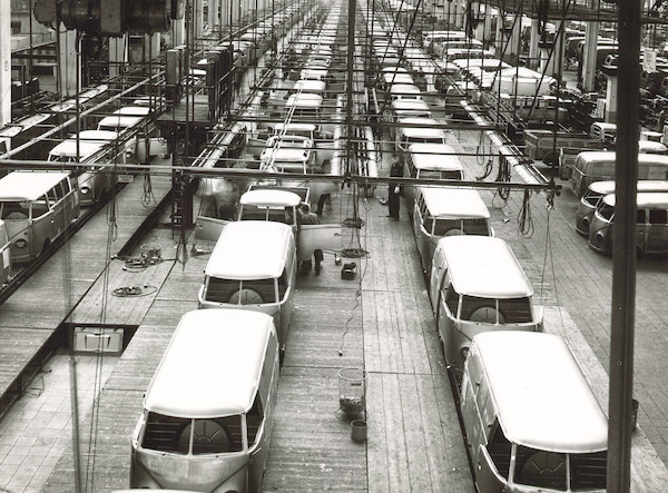 Wprowadzony na rynek w marcu, dokładnie 70 lat temu: Volkswagen „Bulli” najdłużej na świecie produkowanym samochodem dostawczym