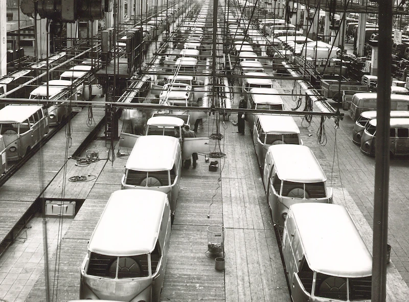 Wprowadzony na rynek w marcu, dokładnie 70 lat temu: Volkswagen „Bulli” najdłużej na świecie produkowanym samochodem dostawczym - 6.